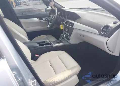 2013 Mercedes-Benz C 250 из США, поврежденный, VIN WDDGF4HB9DA785179